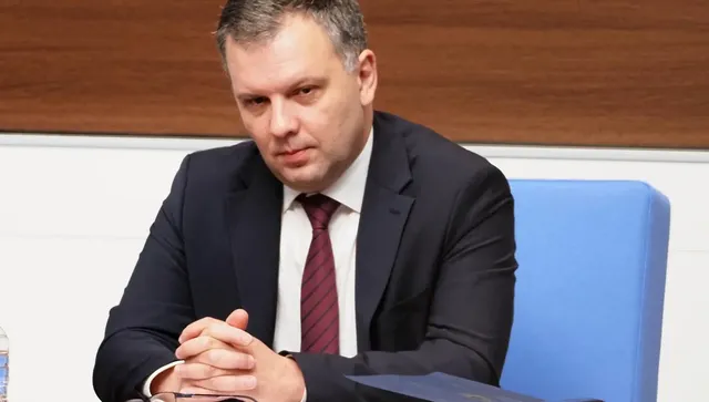 Министър Найденов иска срещу с Кьовеши заради скандала с българския европрокурор