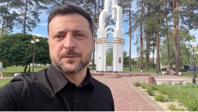 Зеленски: Връщаме войната обратно в Русия, ударихме голяма петролна рафинерия на 700 км.