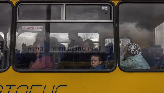Украйна евакуира 3 хил. деца и родители от Запорожие и Днепропетровск