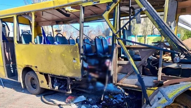 Руски дрон разби микробус в украинския Никопол: има загинали и много ранени