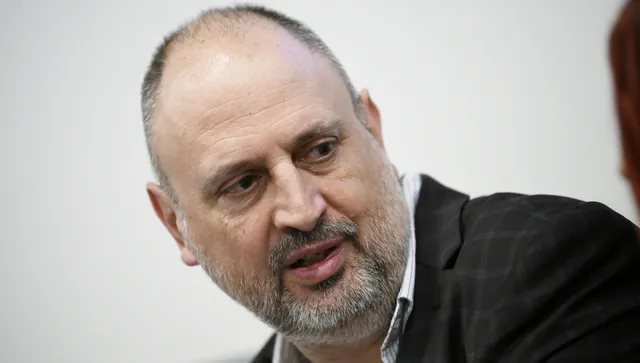 Пуснаха от ареста срещу 5 000 лева бившия директор на 138-о ОУ, монтирал камери в тоалетните