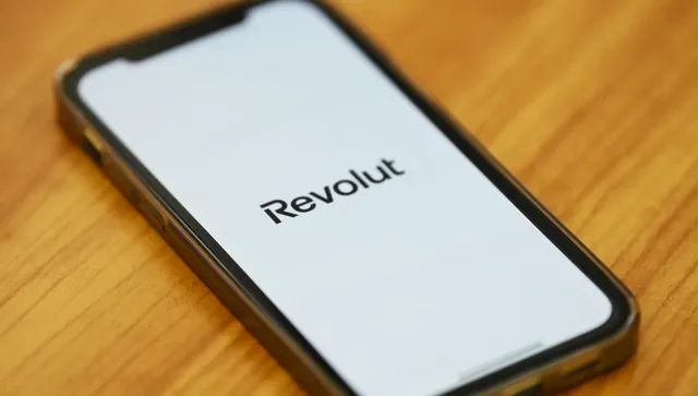 Световен срив в Revolut остави потребители без достъп до преводи