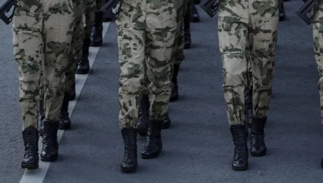 В Русия масово привикват мъже във военните комисии, натискът за записване в армията расте