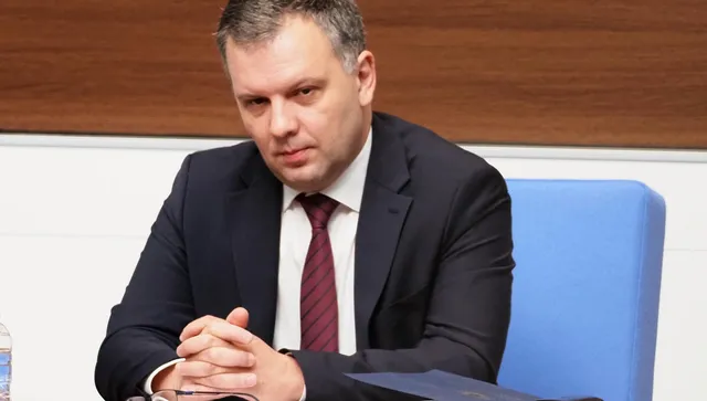 Правосъдният министър уволнява шефката на Агенцията по вписванията, дава я на прокуратурата