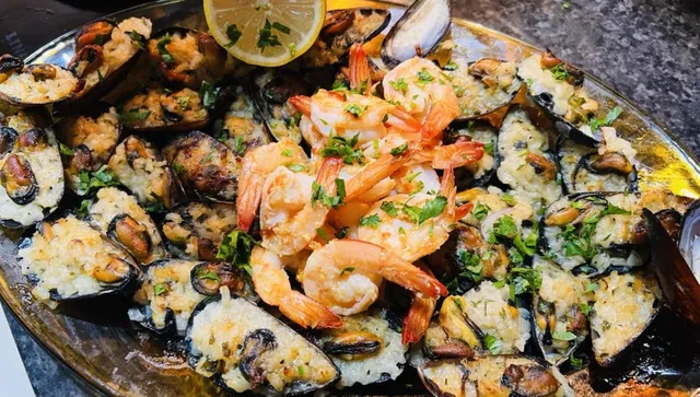 Запечени миди с ориз и аромат на море