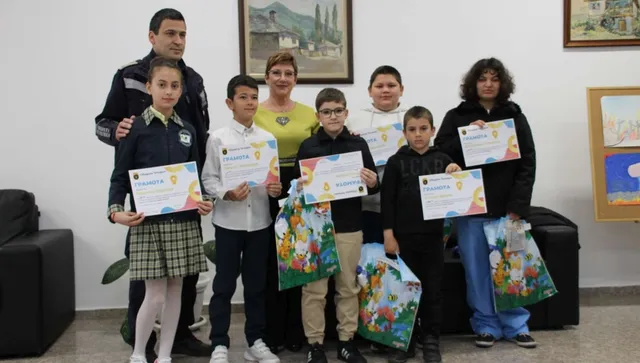 Наградиха участниците в общинския етап на конкурса "С очите си видях бедата"
