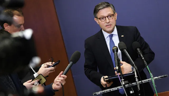 Майк Джонсън "не е чувал" да се обсъжда използване на военна сила в Гренландия