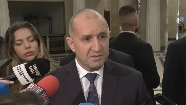 Радев: Няма да има механични съкращения в държавната администрация 