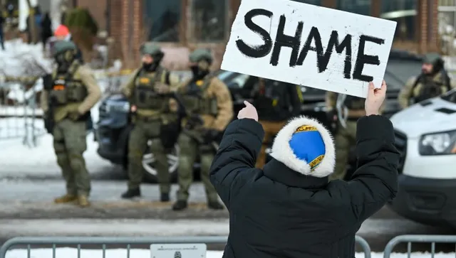 Куршумите на миграционната политика: Как администрацията на Тръмп превръща ICE в политическа бухалка