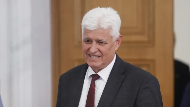 Военният министър разреши  - от редник до генерал да пишат каквото си искат на личния  фейсбук – дори да обявят война на друга държава