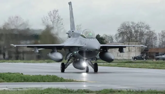 Украйна загуби изтребител F-16, пилотът се е катапултирал