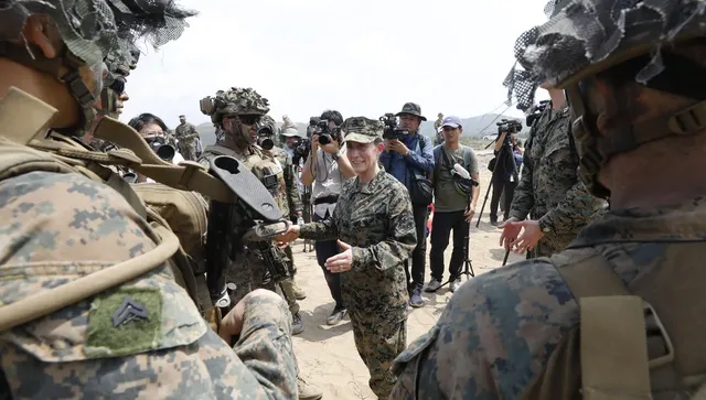 Хиляди американски морски пехотинци се насочват към Иран