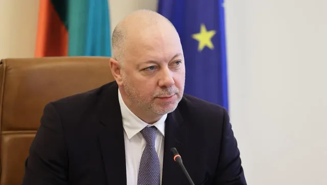Правителствената делегация, водена от Росен Желязков, кацна в Рим