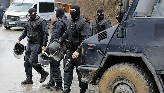 Отряд „Кобра” обсади дома на ромски бос в Костинброд