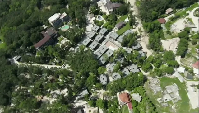 Освободиха тримата служители на КУБ, задържани заради "незаконния град" край Варна