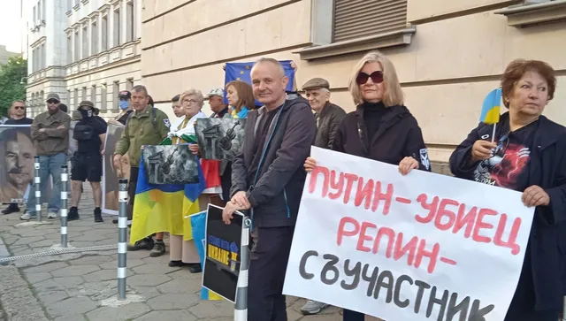 Протест срещу цигуларя на Кремъл: Путин е убиец, Репин - съучастник