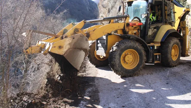 Поройни дъждове задвижиха свлачища и наводиниха пътища в района на Петрич  