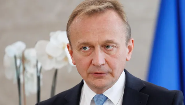 Еврокомисарят по бюджета идва на двудневно посещение у нас, среща се с Радев 