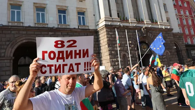 Площадната демокрация vs. фасадната демокрация