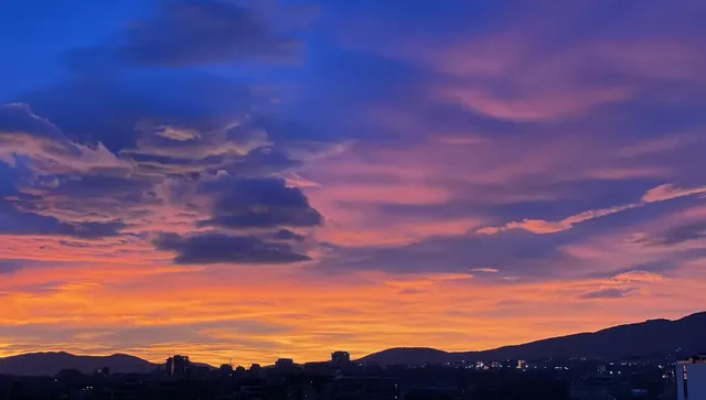 Облачно с валежи и мъгли, значителни дъждове на югозапад
