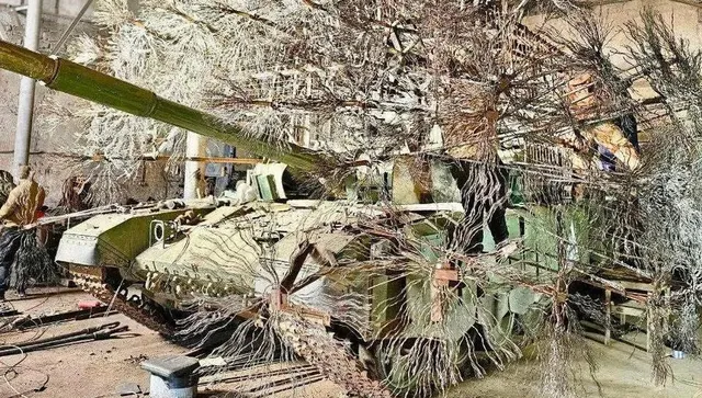 Военен анализатор: Абсурдният „танк-глухарче“ показва докъде стига отчаянието на Путин