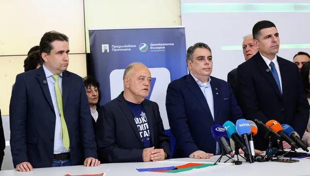 "Продължаваме промяната" иска отделни парламентарни групи с "Демократична България" 