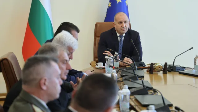 Радев: Бюджет 2027 е със заложени по-високи заплати за младите лекари