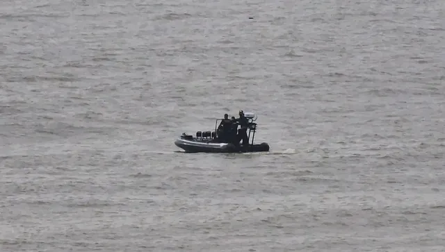 Продължава издирването на трима изчезнали рибари, включиха се и доброволци 