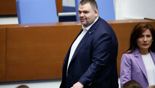 ПБ отне прочутия кабинет №222А на Пеевски в НС, но не свали охраната му