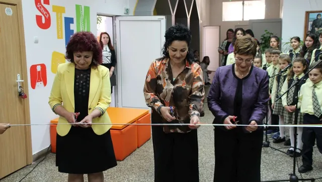 Откриха нови STEM кабинети в НУ „Хаджи Генчо“ - град Тетевен